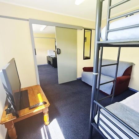 Rarakau Lodge Tuatapere Экстерьер фото